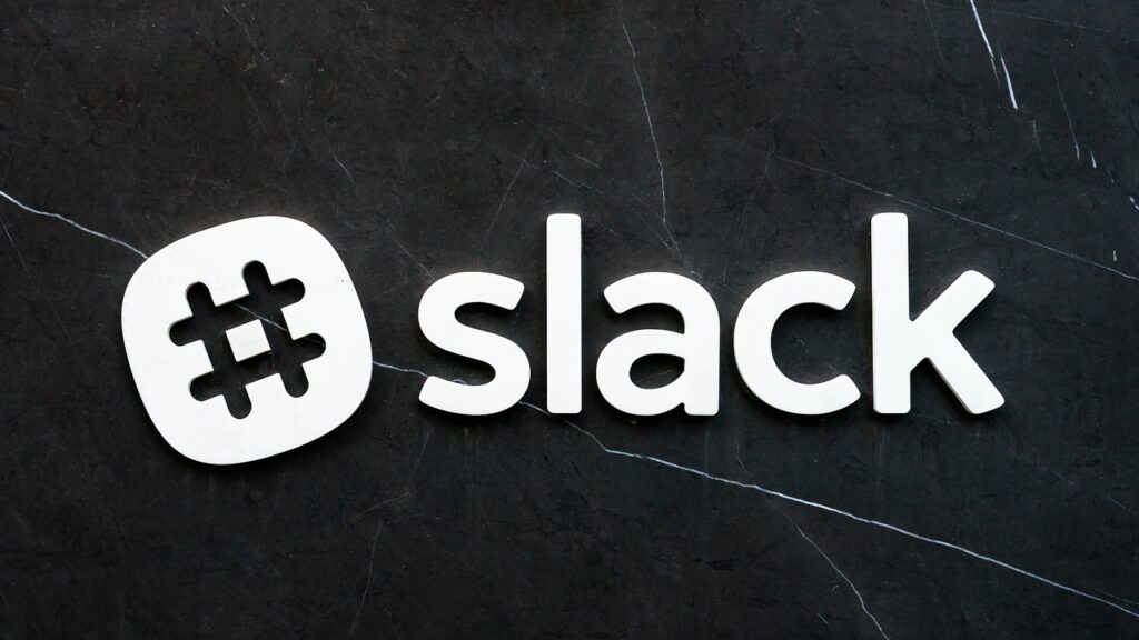 SlackとTeamsを導入した在宅勤務企業の成功事例は？