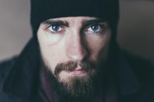 在宅で転職を考える男性がキャリアアップするために知っておくべきポイントは？