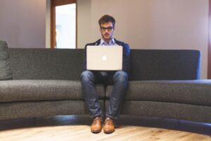 ホワイト企業の仕事内容を他社と比較するポイントは？